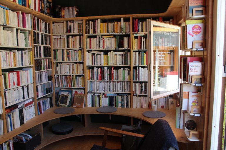 Interno libreria (foto Emilie Monaco)