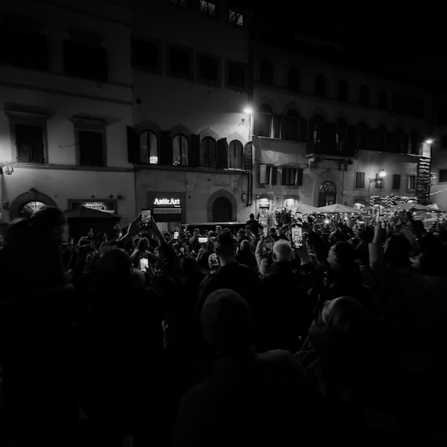 Il buio e la fiaccola