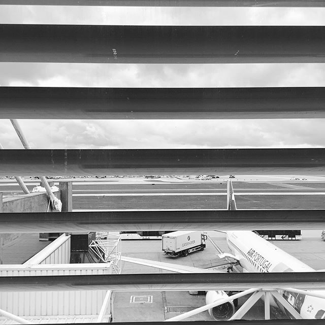 Through the window ~ Foto © Antonio Dini